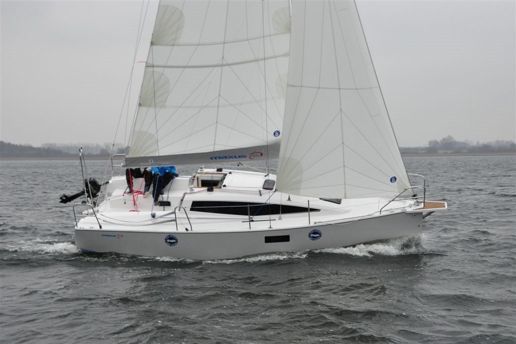 парусная яхта Maxus 26