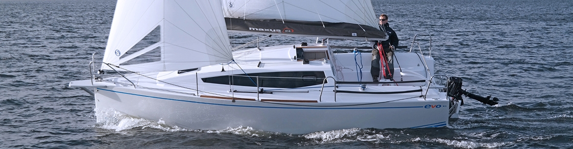 Maxus 24 evo грот и стаксель