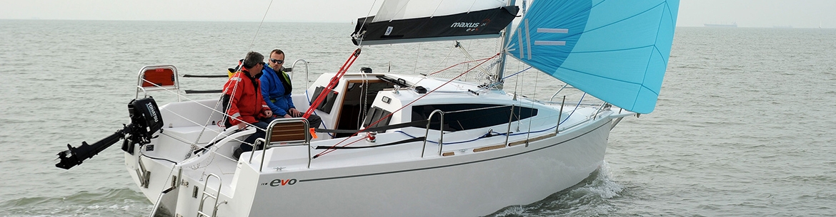 Maxus 24 evo кокпит