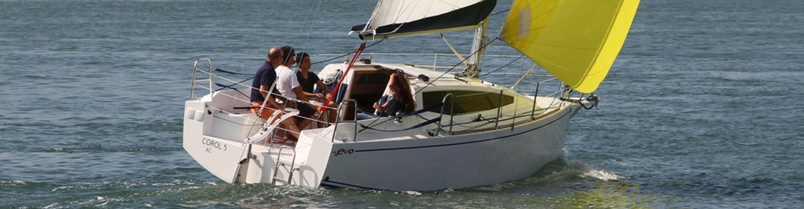 Maxus 24 evo на море