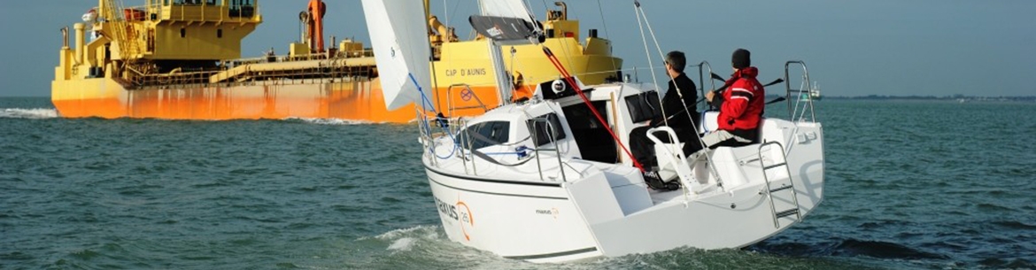 Maxus 26 на море