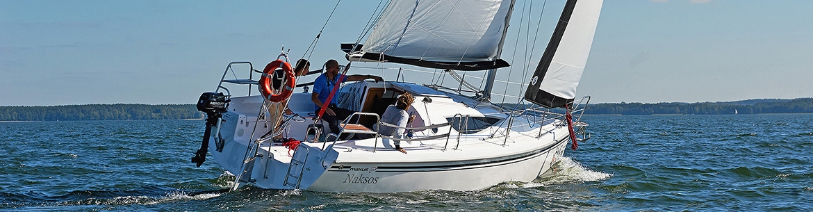 Maxus 28 грот и стаксель