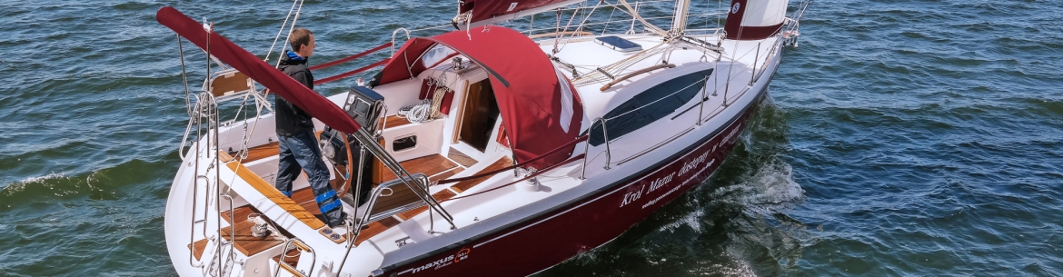 Maxus 33.1RS спрейхуд и бимини